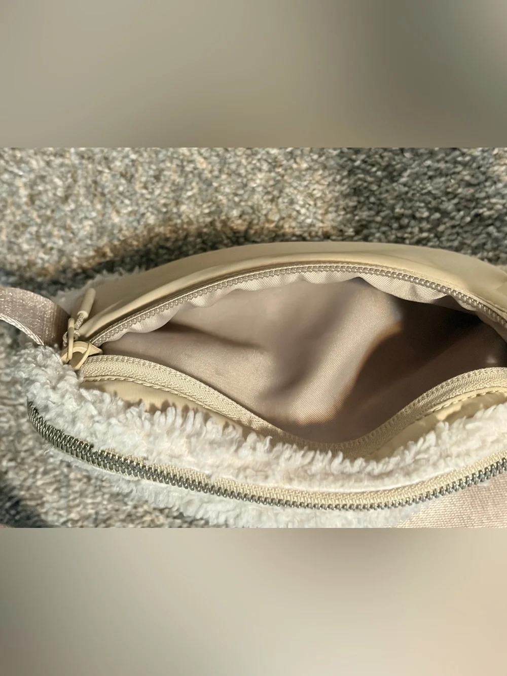 LULULEMON athletica Cream Sherpa Zip Pouch with Logo Tab